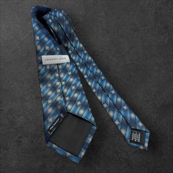 Geoffrey Beene Men's Blue + White Geometric 100% Silk Professional Tie - Picture 3 of 3